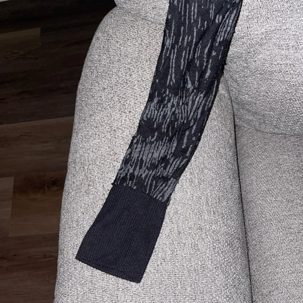 Large long sleeve BKE shirt semi sheer - Picture 3 of 5